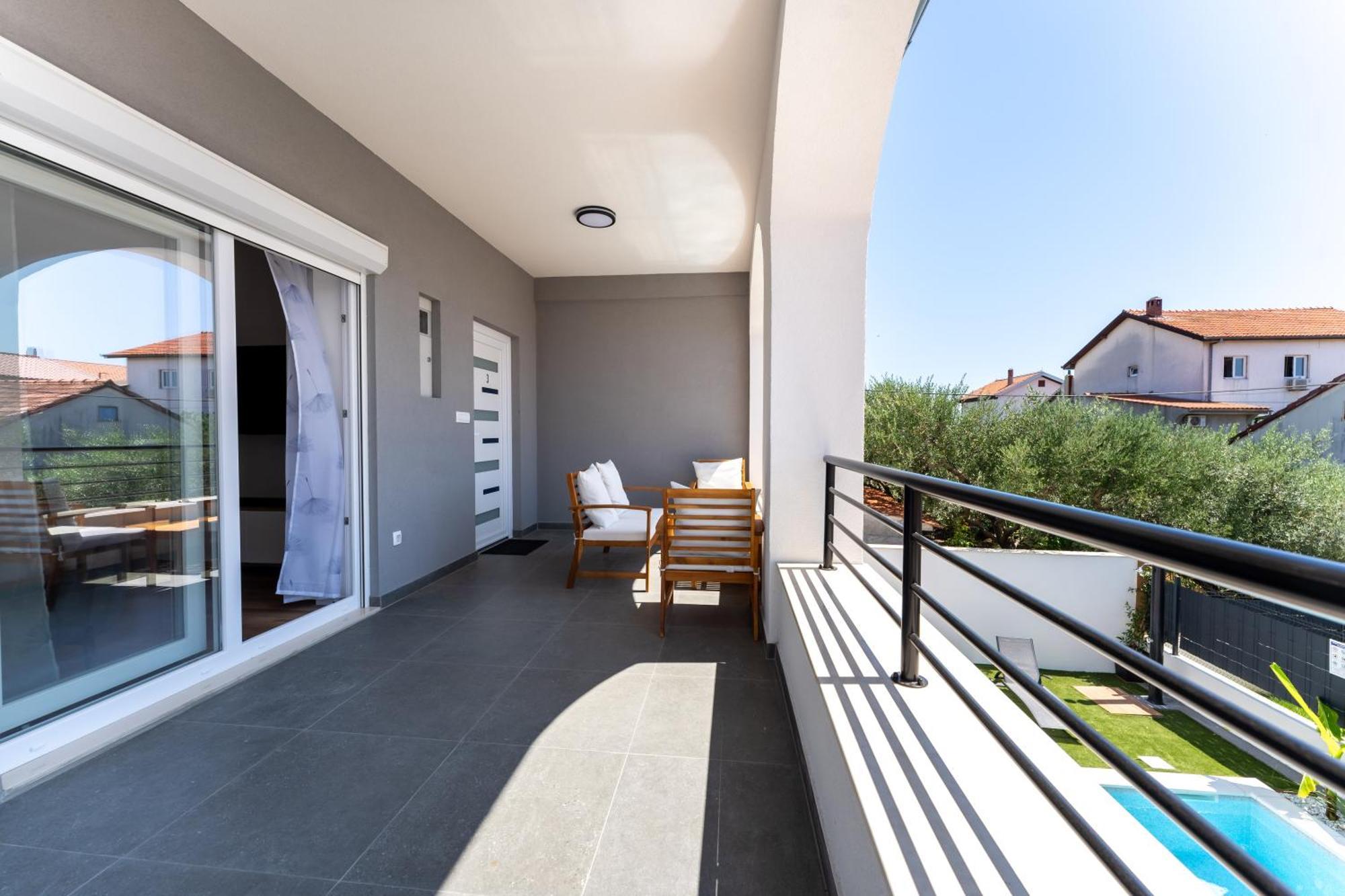 Bernie Apartments With A Pool Zadar Exterior photo